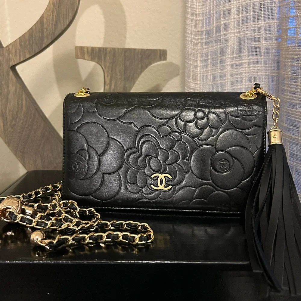 🖤 🔱Chanel Camellia Quilted Wallet on Pearl Crush style Chain Crossbody Shoulder